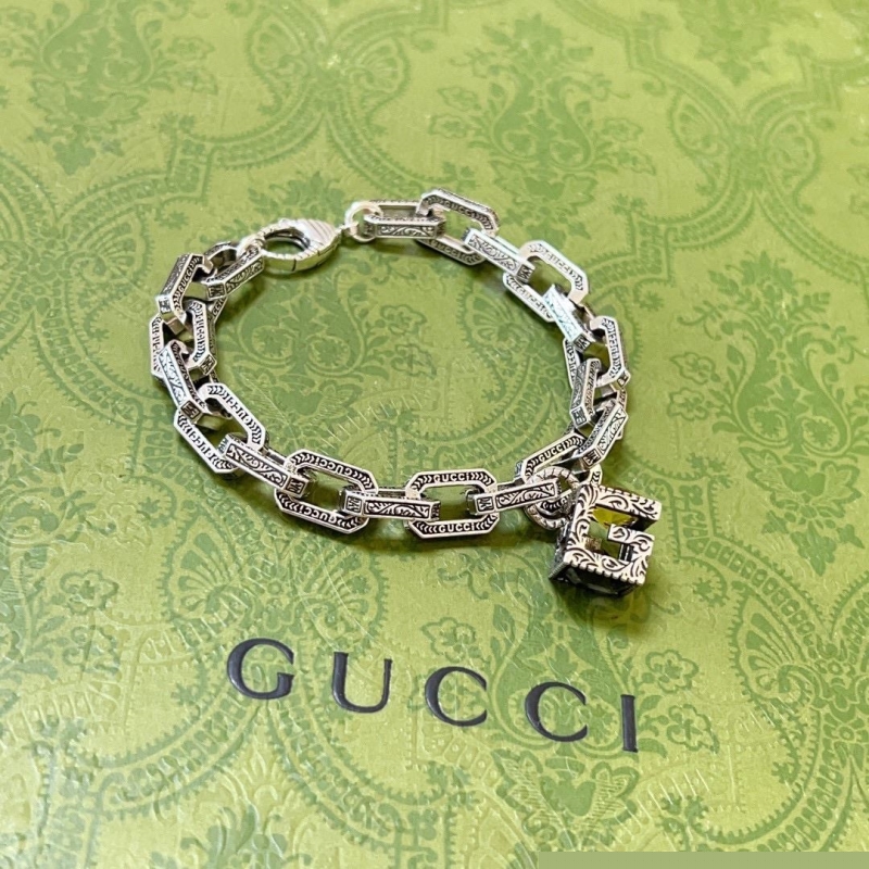 G*u*i bracelets